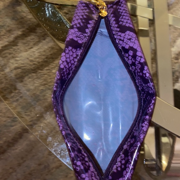 Estée Lauder Purple Make Up Bag - Picture 6 of 6